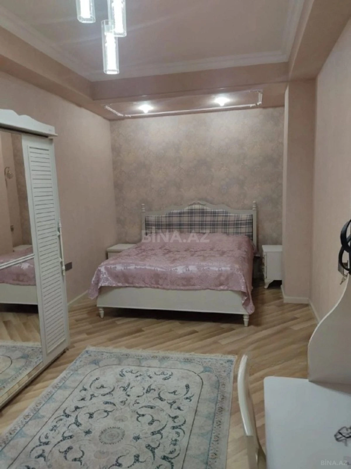 Satılır 3 otaqlı mənzil 140 m²