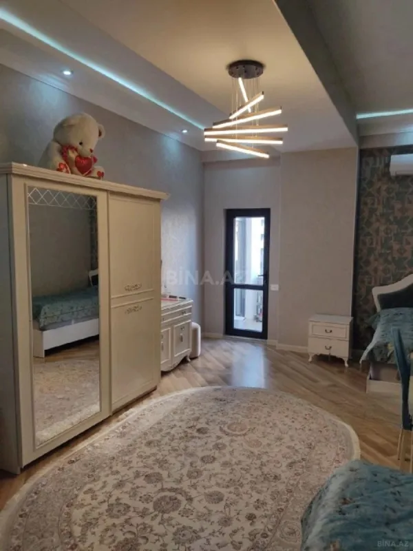 Satılır 3 otaqlı mənzil 140 m²