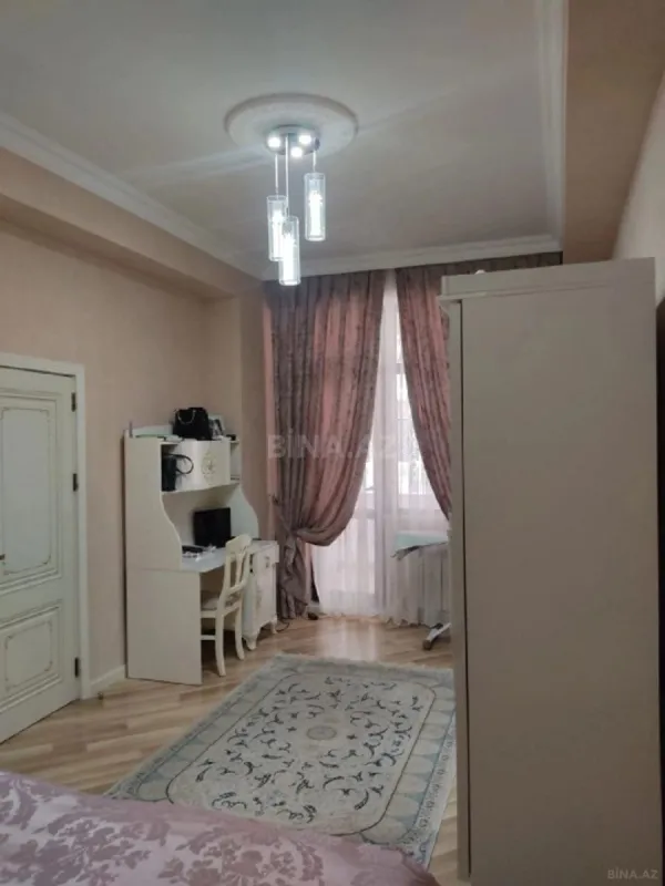 Satılır 3 otaqlı mənzil 140 m²