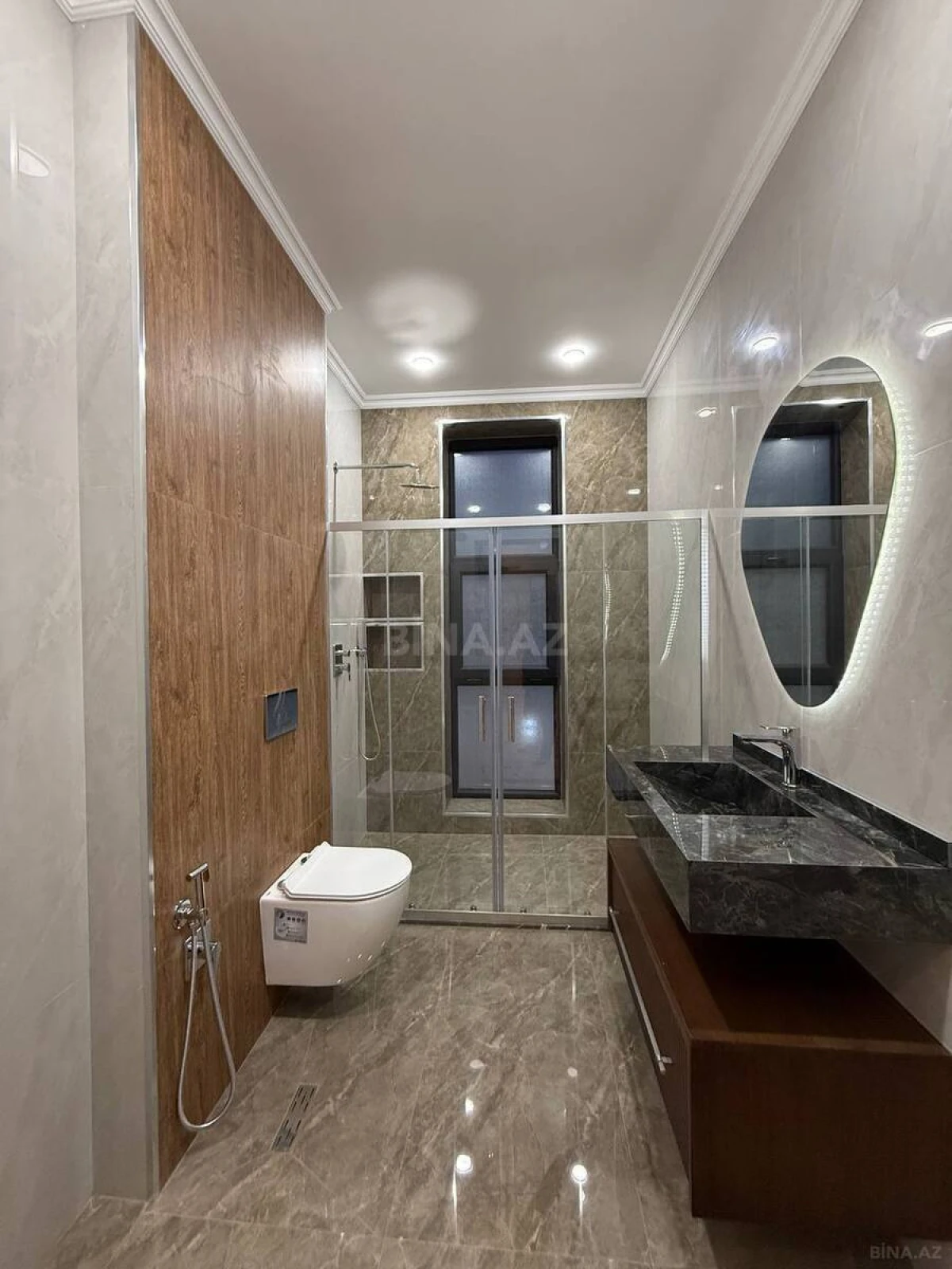 Satılır 5 otaqlı həyət evi 300 m²