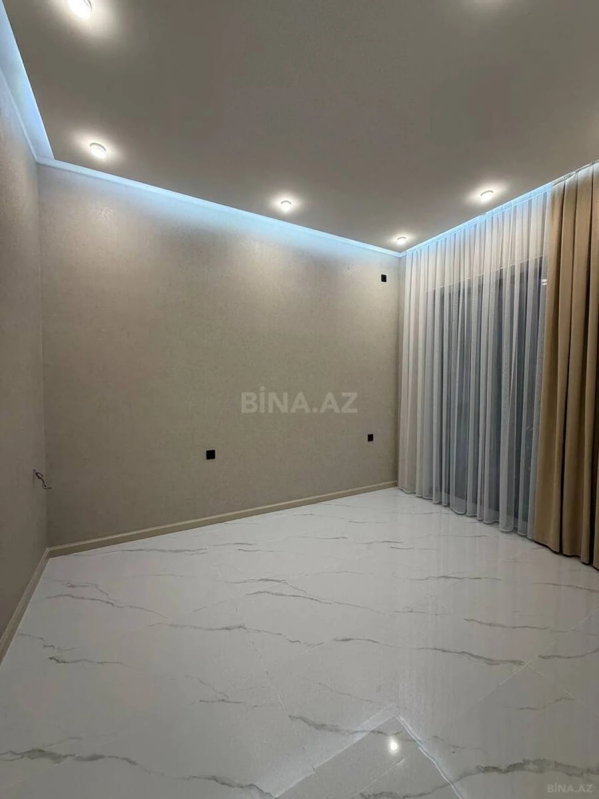 Satılır 5 otaqlı həyət evi 300 m²