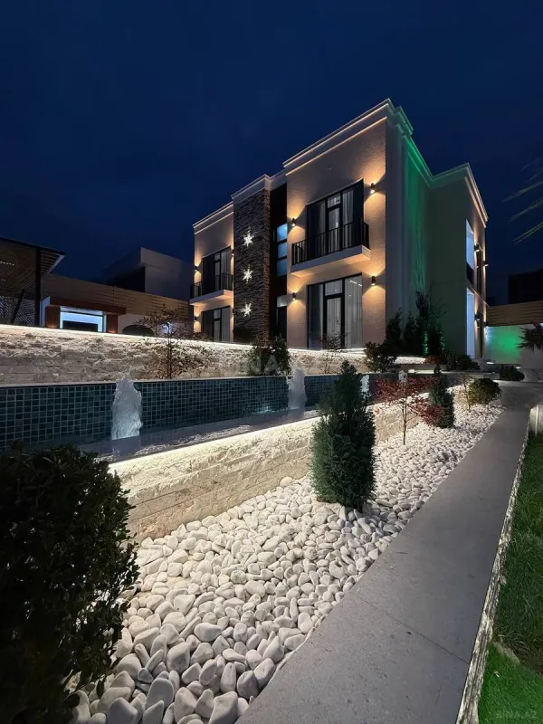 Satılır 5 otaqlı həyət evi 300 m²