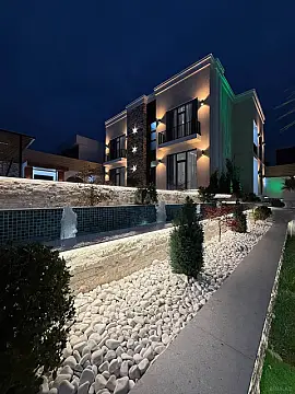 Satılır 5 otaqlı həyət evi 300 m²