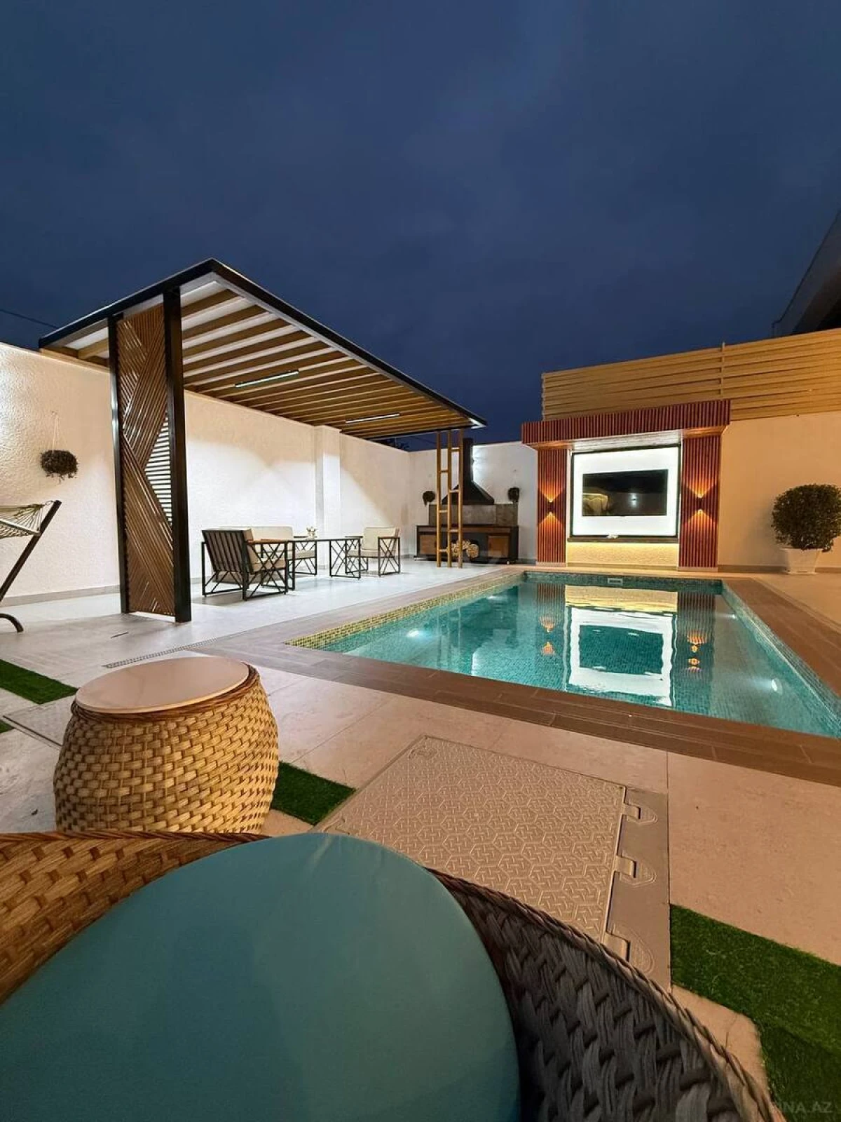 Satılır 5 otaqlı həyət evi 300 m²