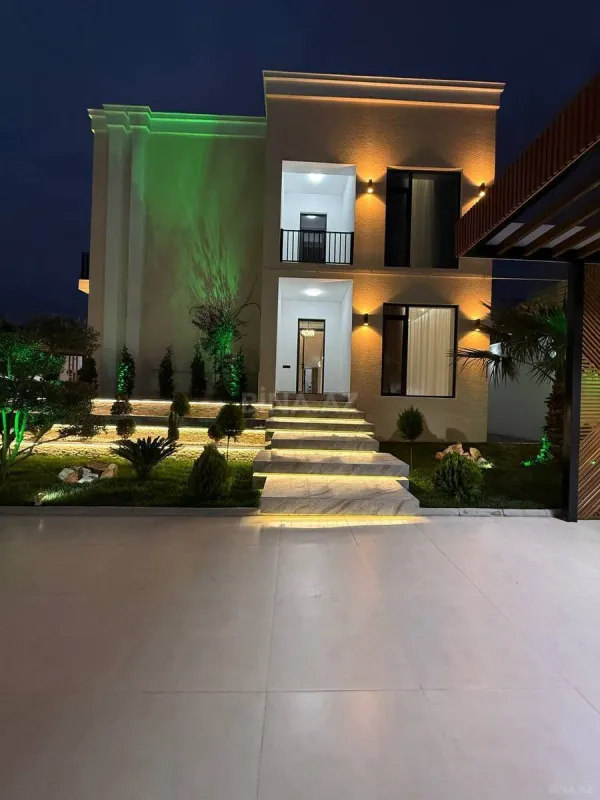 Satılır 5 otaqlı həyət evi 300 m²