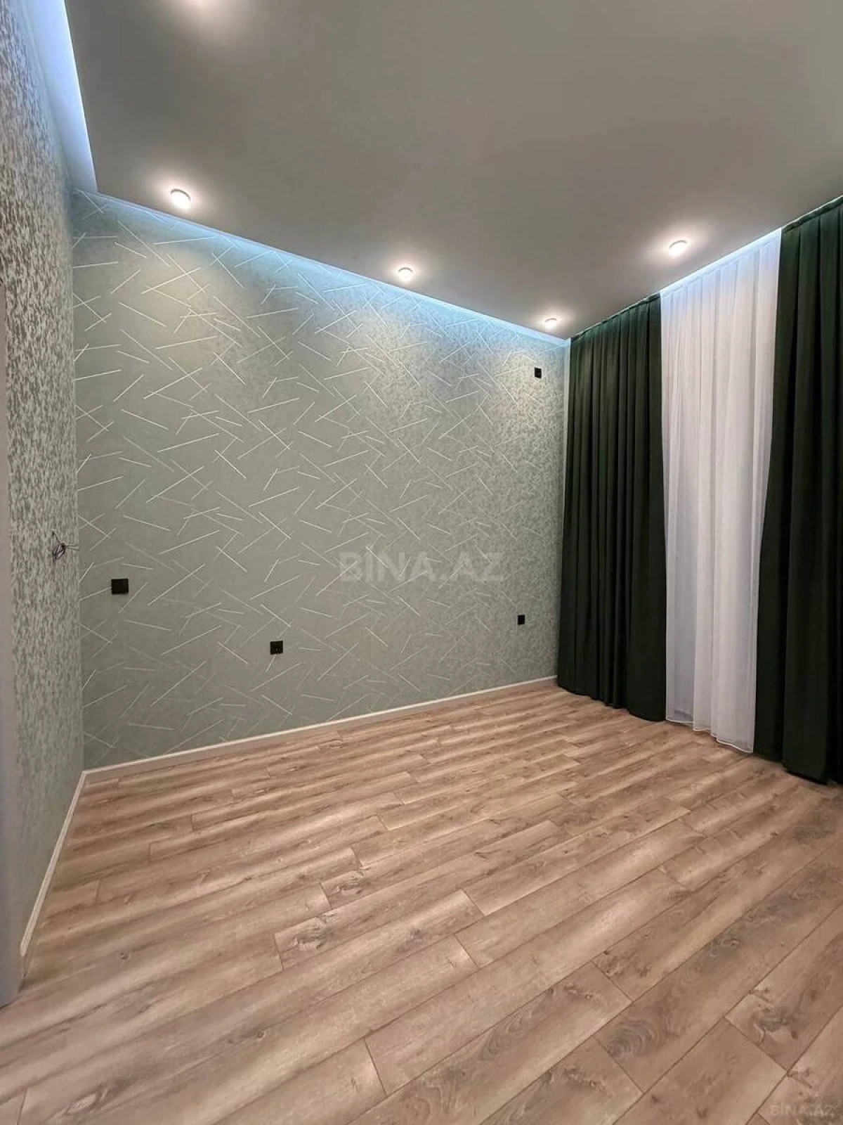 Satılır 5 otaqlı həyət evi 300 m²