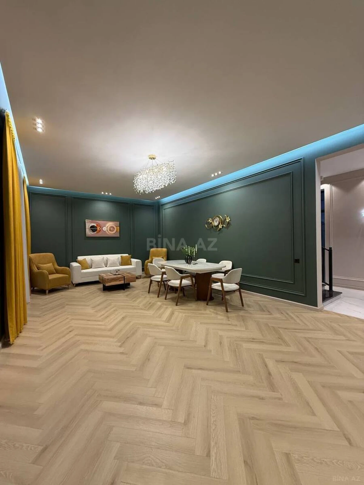 Satılır 5 otaqlı həyət evi 300 m²