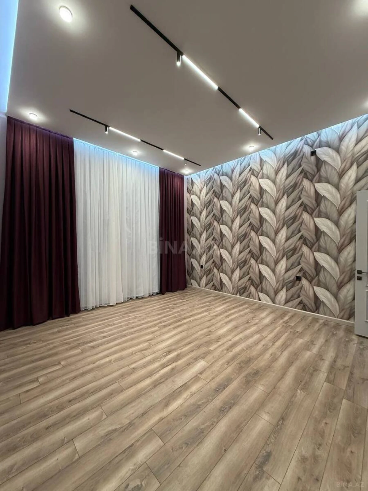 Satılır 5 otaqlı həyət evi 300 m²