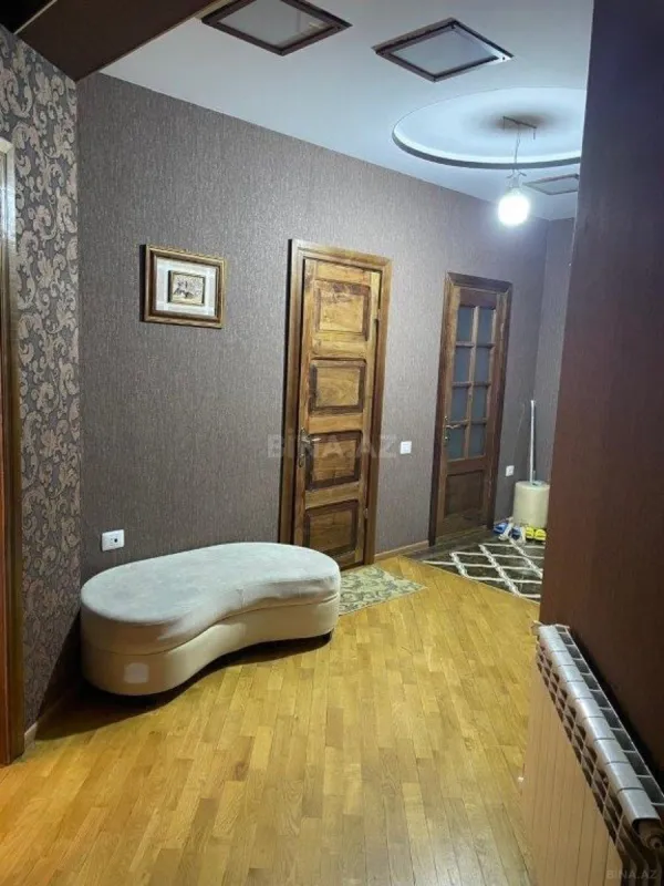 Satılır 2 otaqlı mənzil 97 m²
