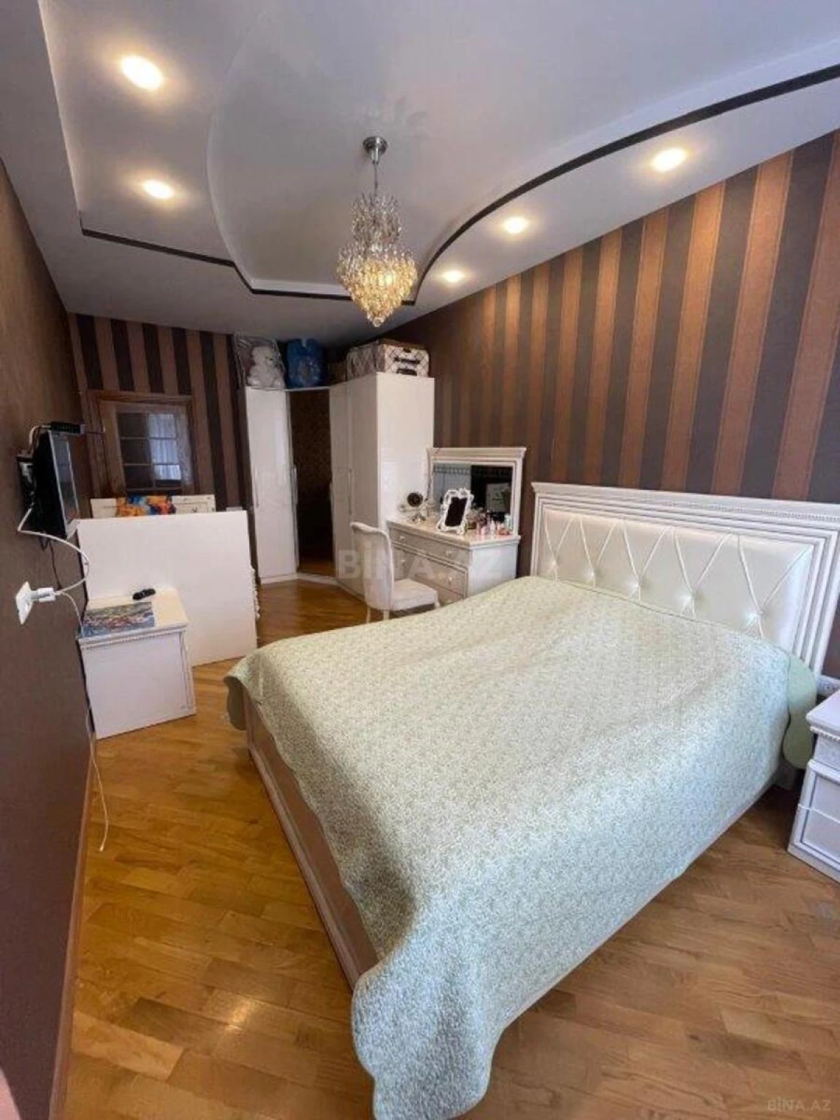 Satılır 2 otaqlı mənzil 97 m²