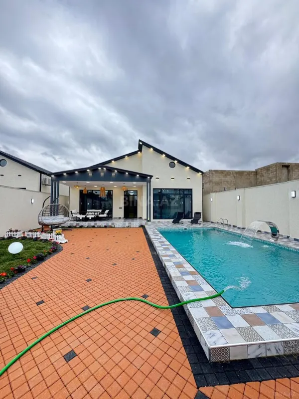 Satılır 4 otaqlı həyət evi 180 m²