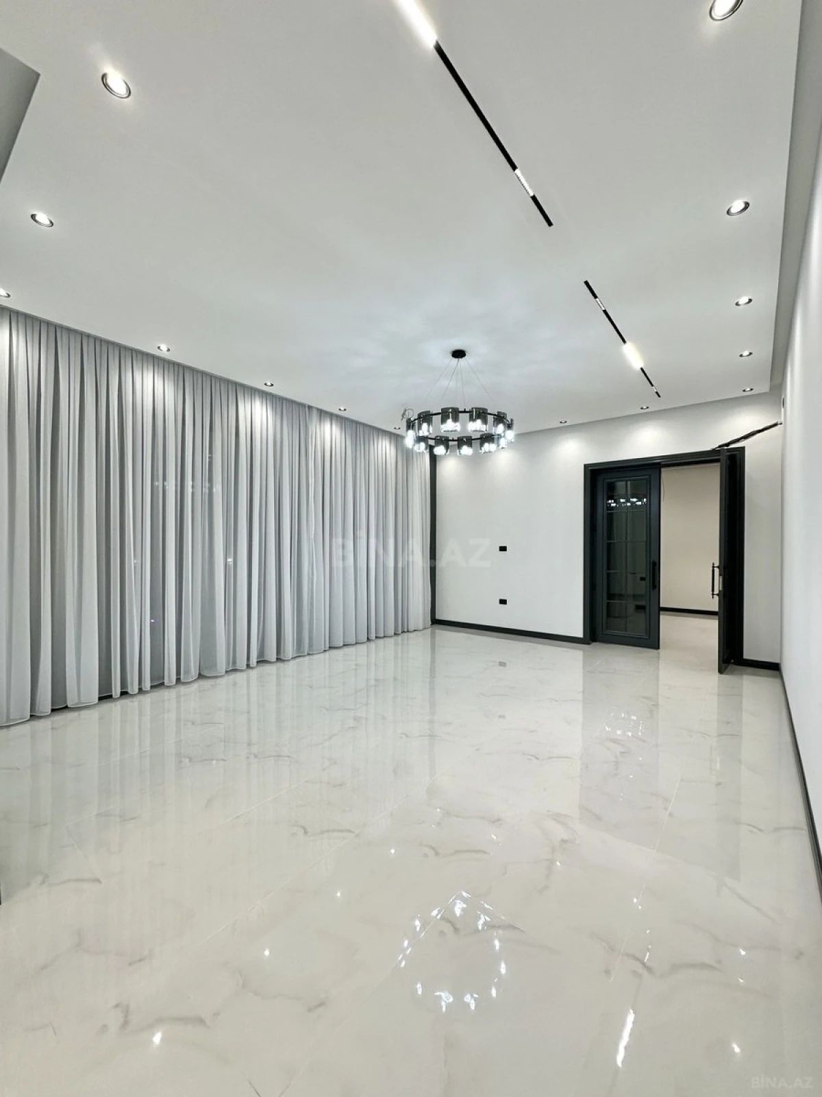 Satılır 5 otaqlı həyət evi 250 m²