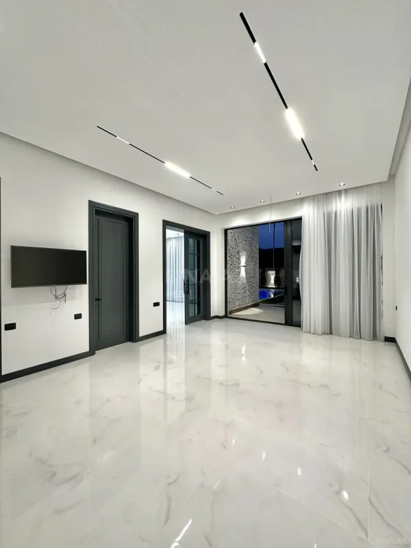 Satılır 5 otaqlı həyət evi 250 m²