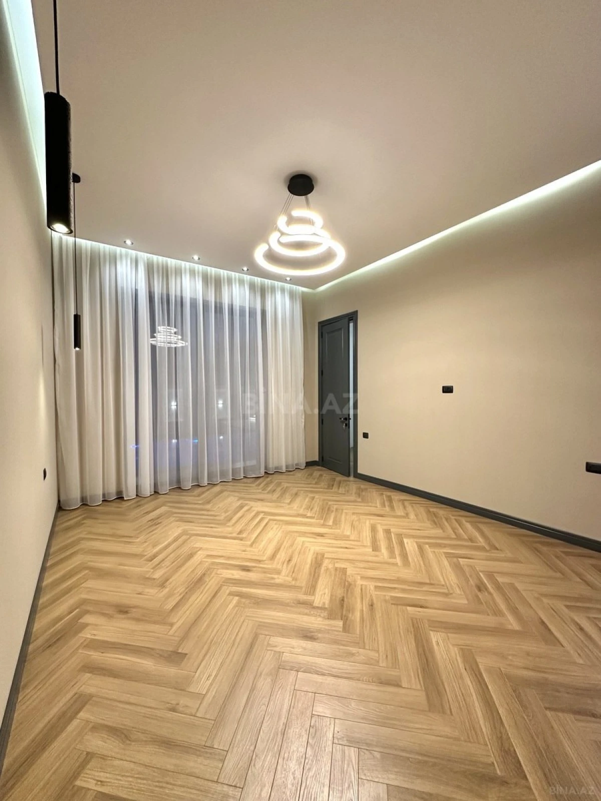 Satılır 5 otaqlı həyət evi 250 m²