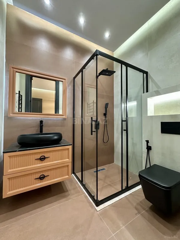 Satılır 5 otaqlı həyət evi 250 m²