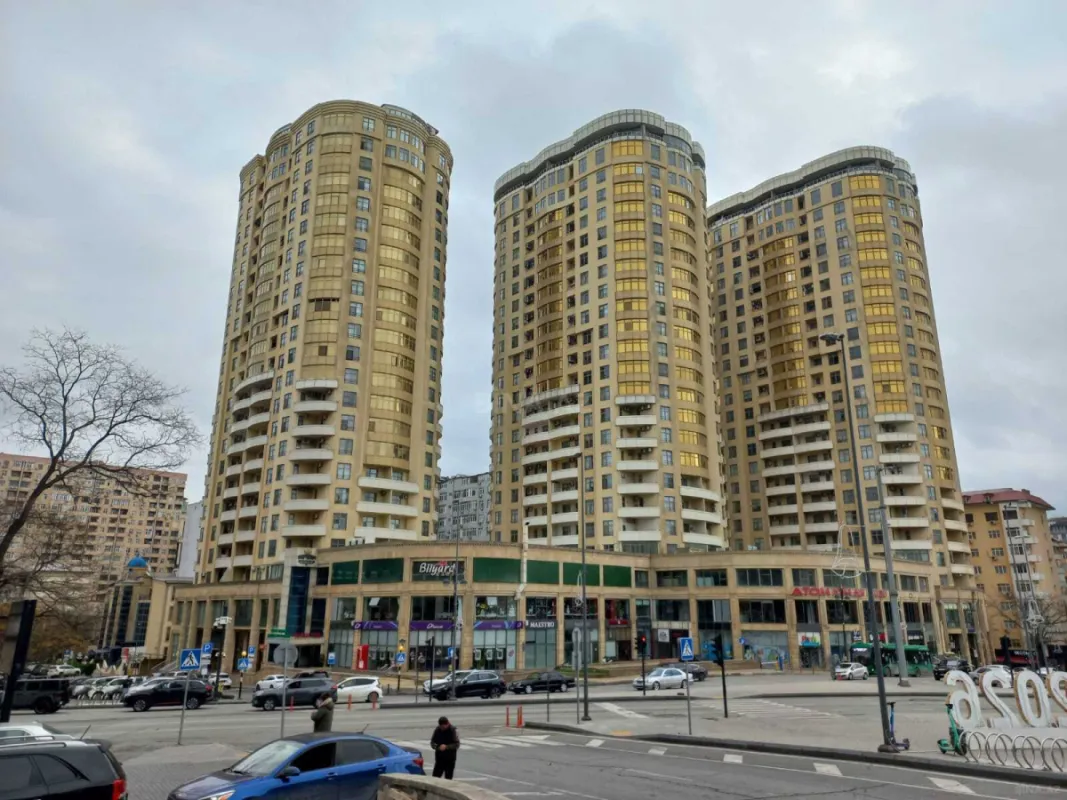 Satılır obyekt 255 m²