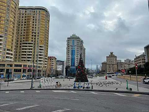 Satılır obyekt 255 m²