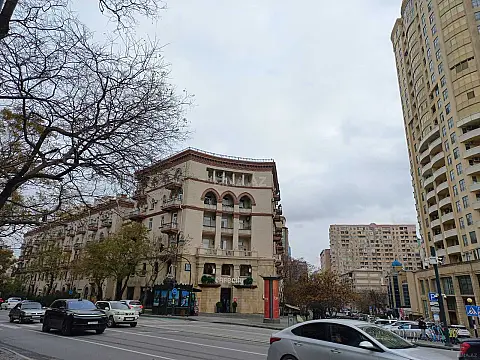 Satılır obyekt 255 m²