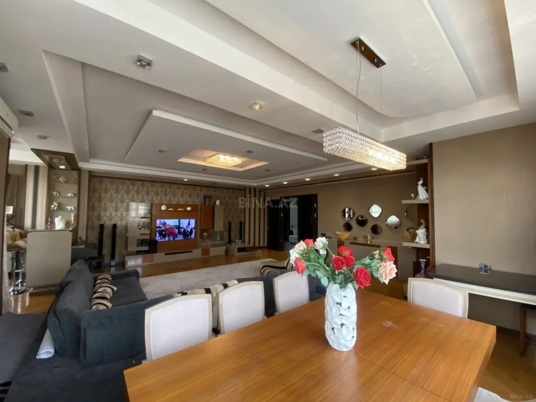 Satılır 5 otaqlı mənzil 225 m²