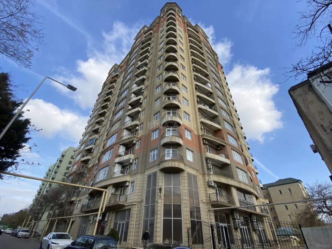 Satılır 5 otaqlı mənzil 225 m²