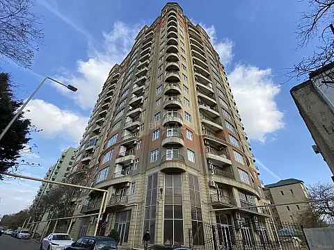 Satılır 5 otaqlı mənzil 225 m² — Bakı, Memar Əcəmi yanı 5 otaq 225.00 m²