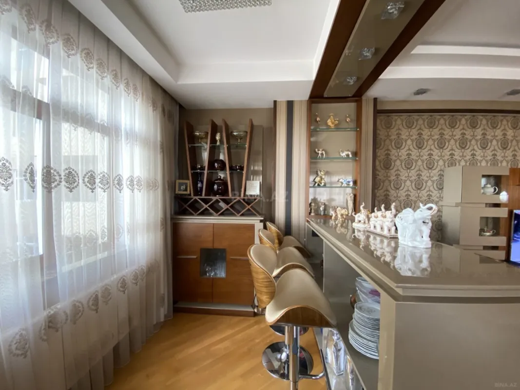 Satılır 5 otaqlı mənzil 225 m²