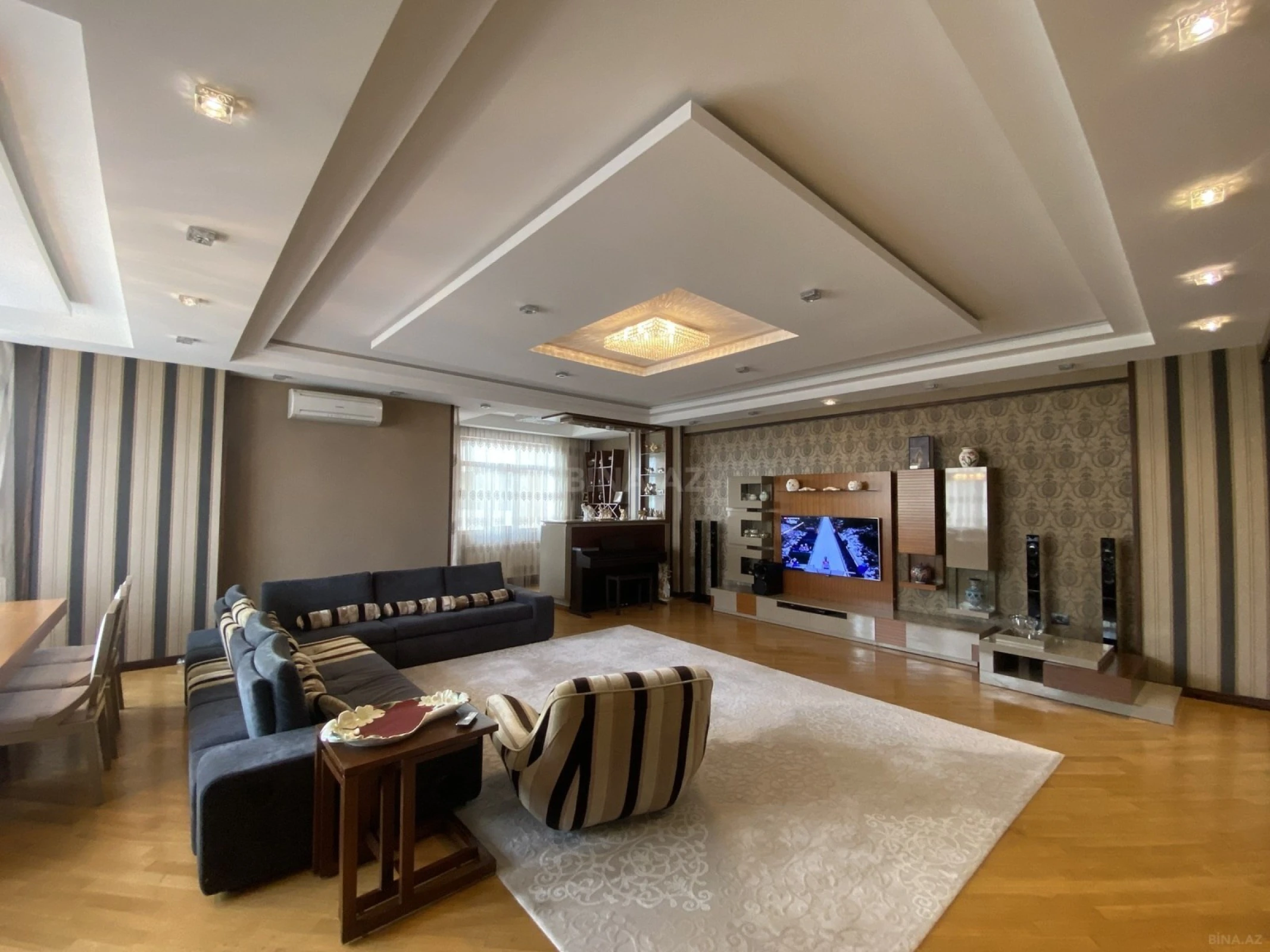 Satılır 5 otaqlı mənzil 225 m²
