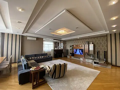 Satılır 5 otaqlı mənzil 225 m²