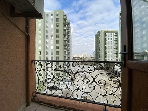 Satılır 5 otaqlı mənzil 225 m²