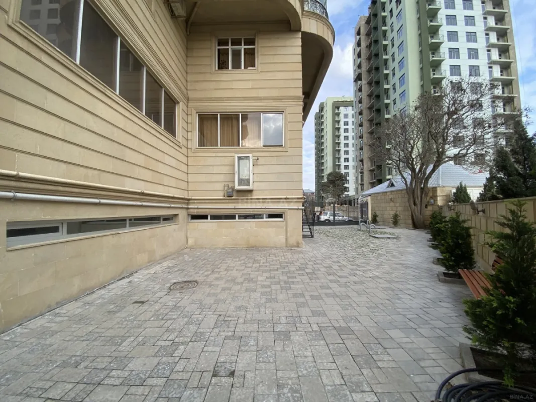 Satılır 5 otaqlı mənzil 225 m²