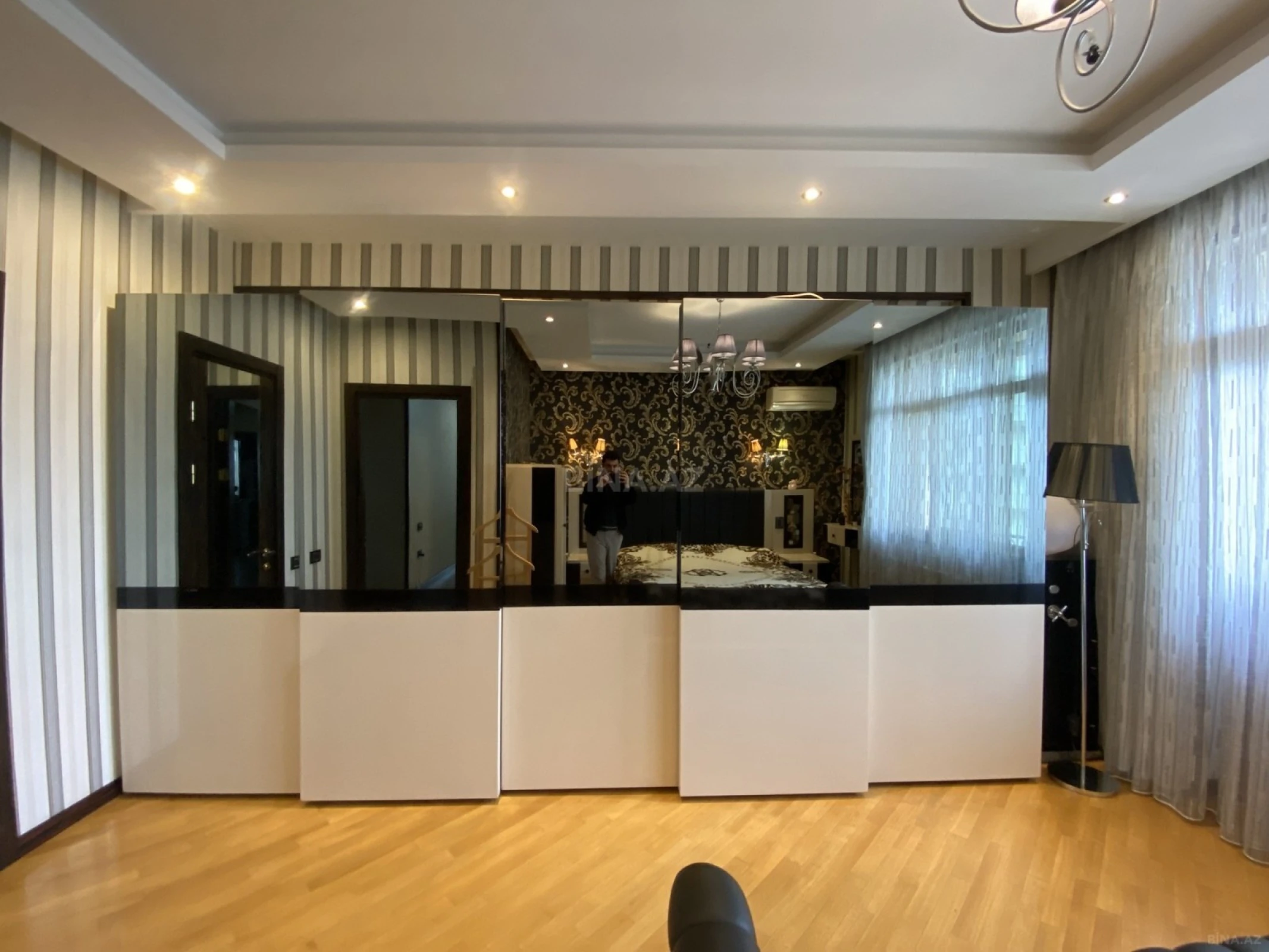 Satılır 5 otaqlı mənzil 225 m²