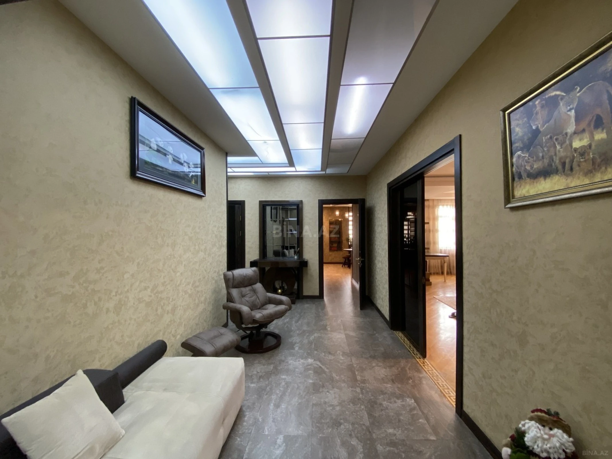 Satılır 5 otaqlı mənzil 225 m²