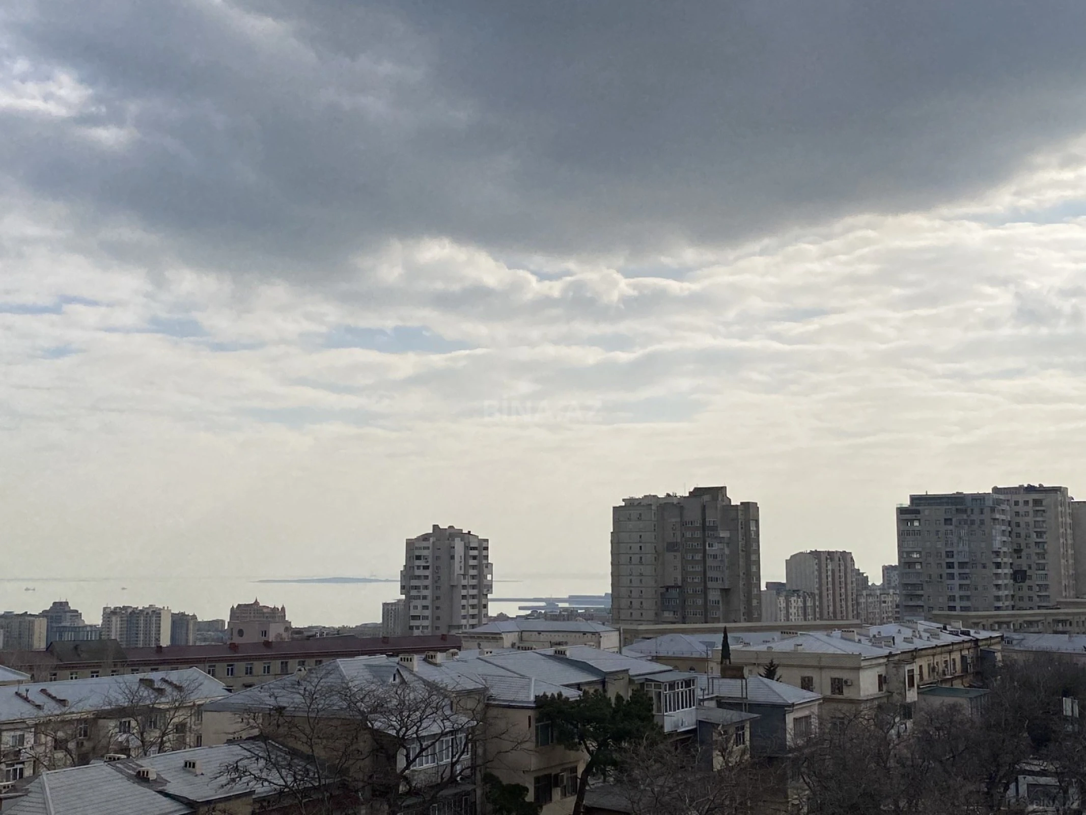 Satılır 5 otaqlı mənzil 225 m²