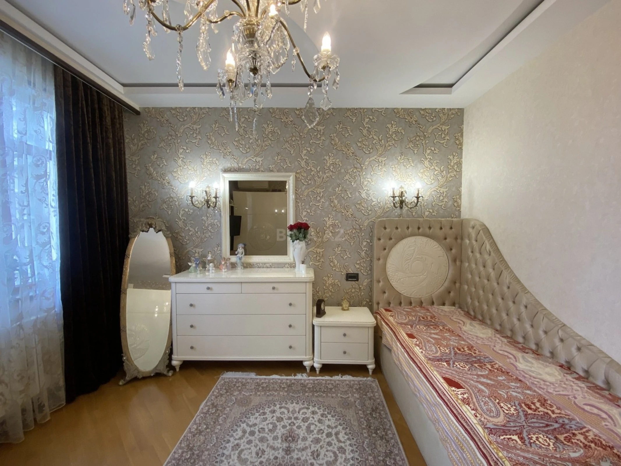 Satılır 5 otaqlı mənzil 225 m²