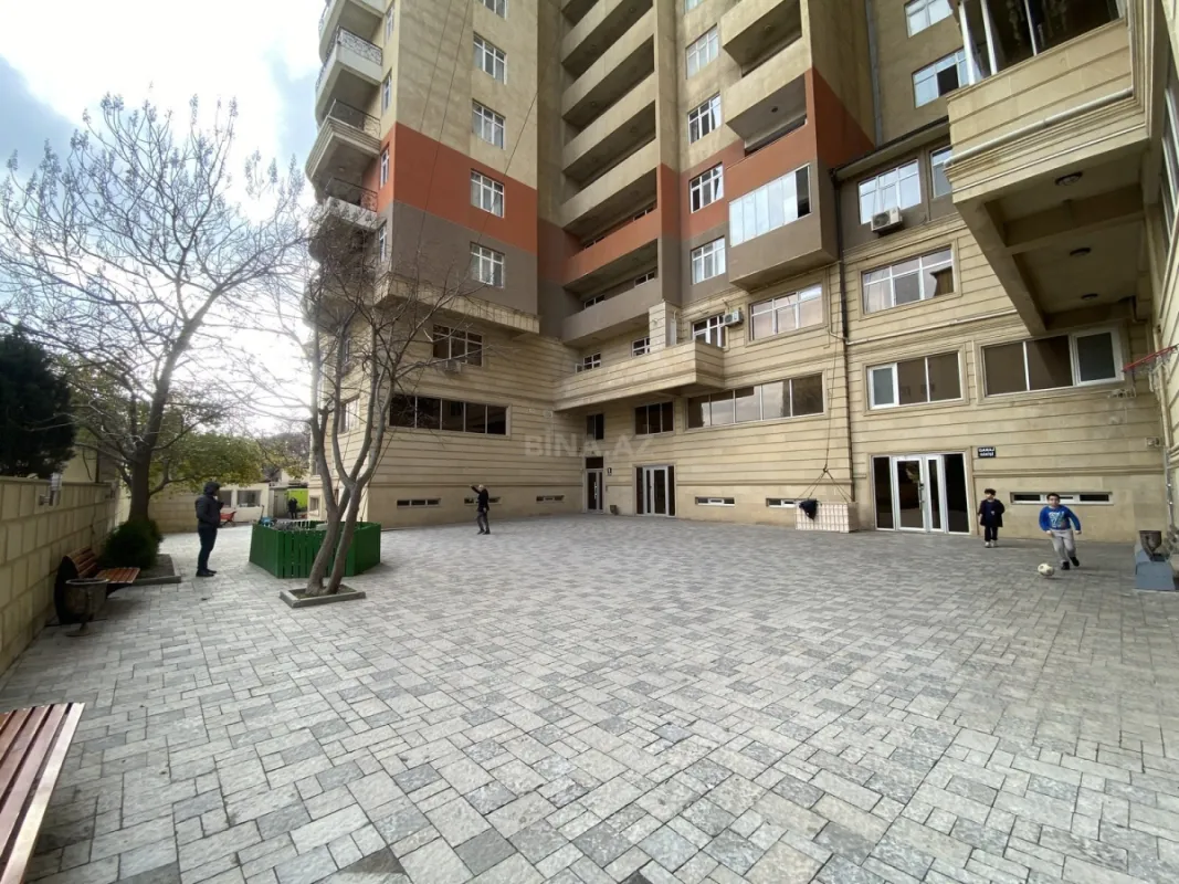 Satılır 5 otaqlı mənzil 225 m²