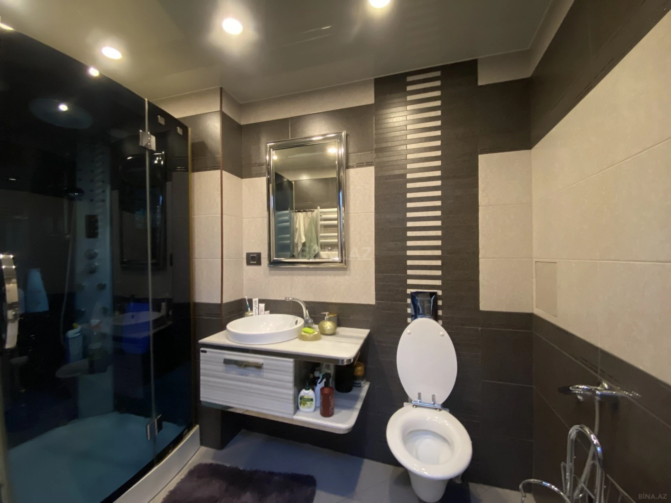 Satılır 5 otaqlı mənzil 225 m²