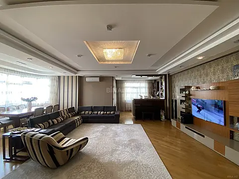 Satılır 5 otaqlı mənzil 225 m²