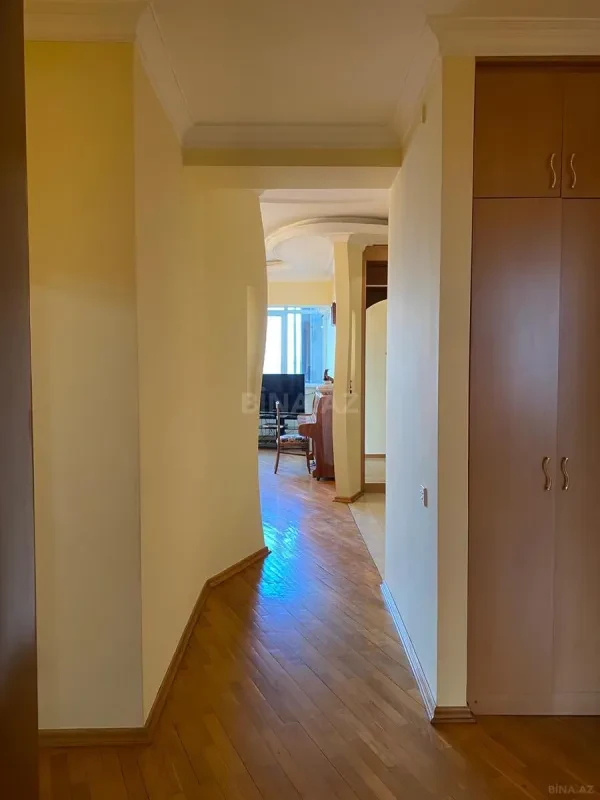 Satılır 4 otaqlı mənzil 160 m²