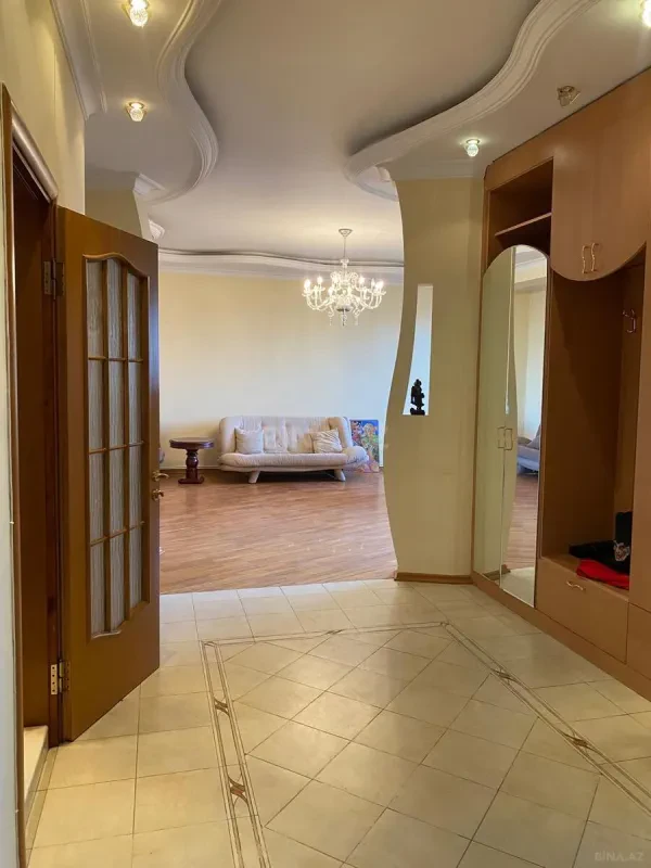 Satılır 4 otaqlı mənzil 160 m²