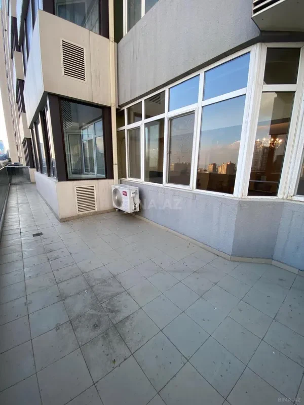 Satılır 4 otaqlı mənzil 160 m²