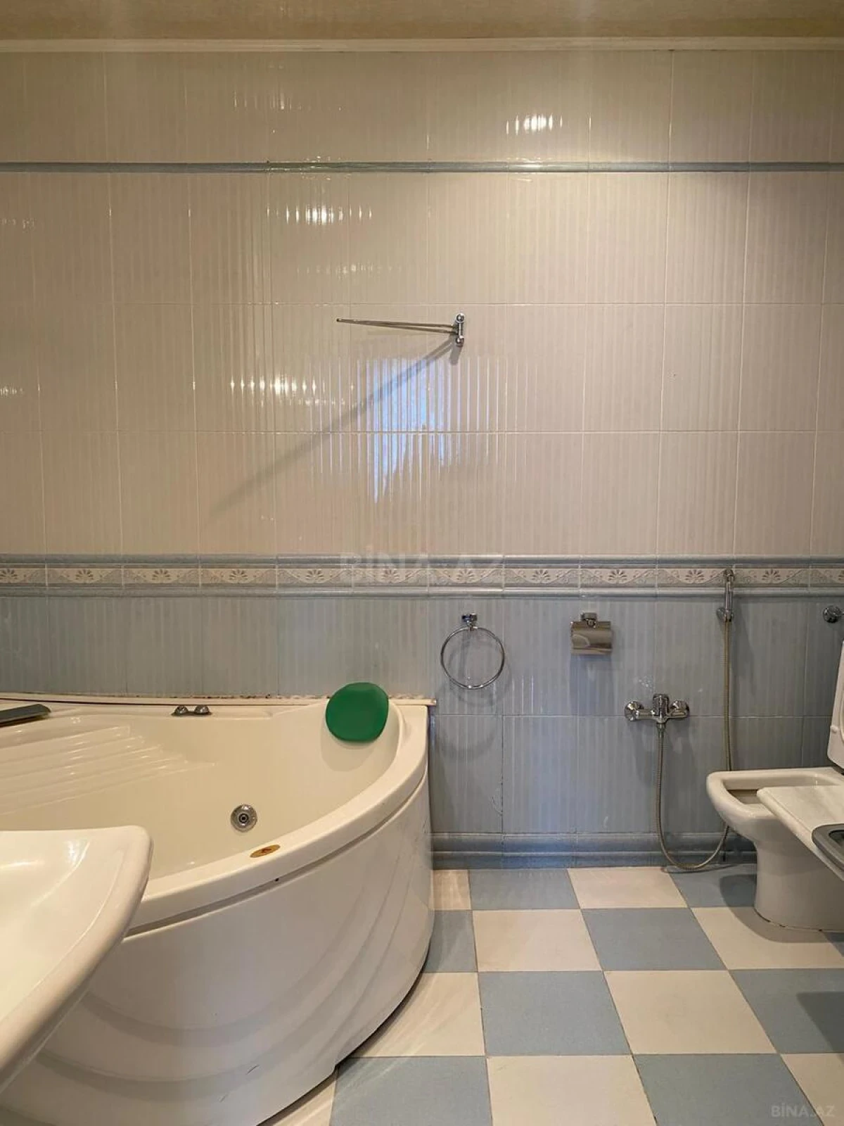 Satılır 4 otaqlı mənzil 160 m²