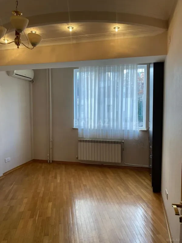 Satılır 4 otaqlı mənzil 160 m²