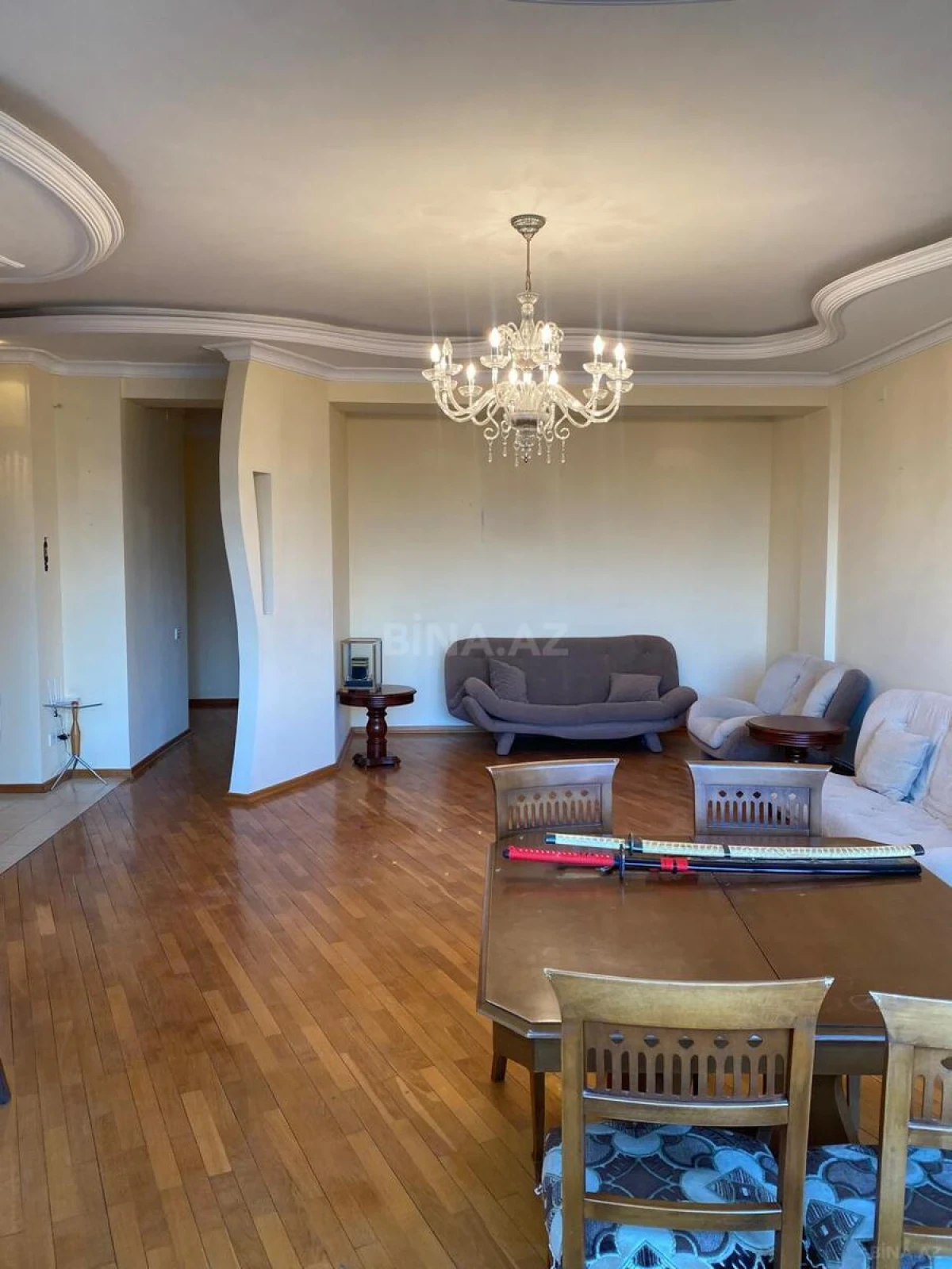 Satılır 4 otaqlı mənzil 160 m²