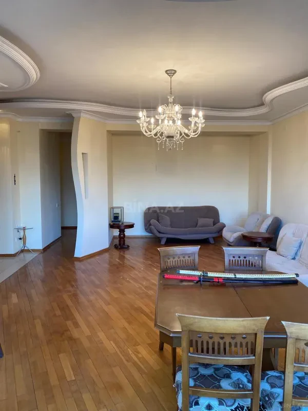 Satılır 4 otaqlı mənzil 160 m²