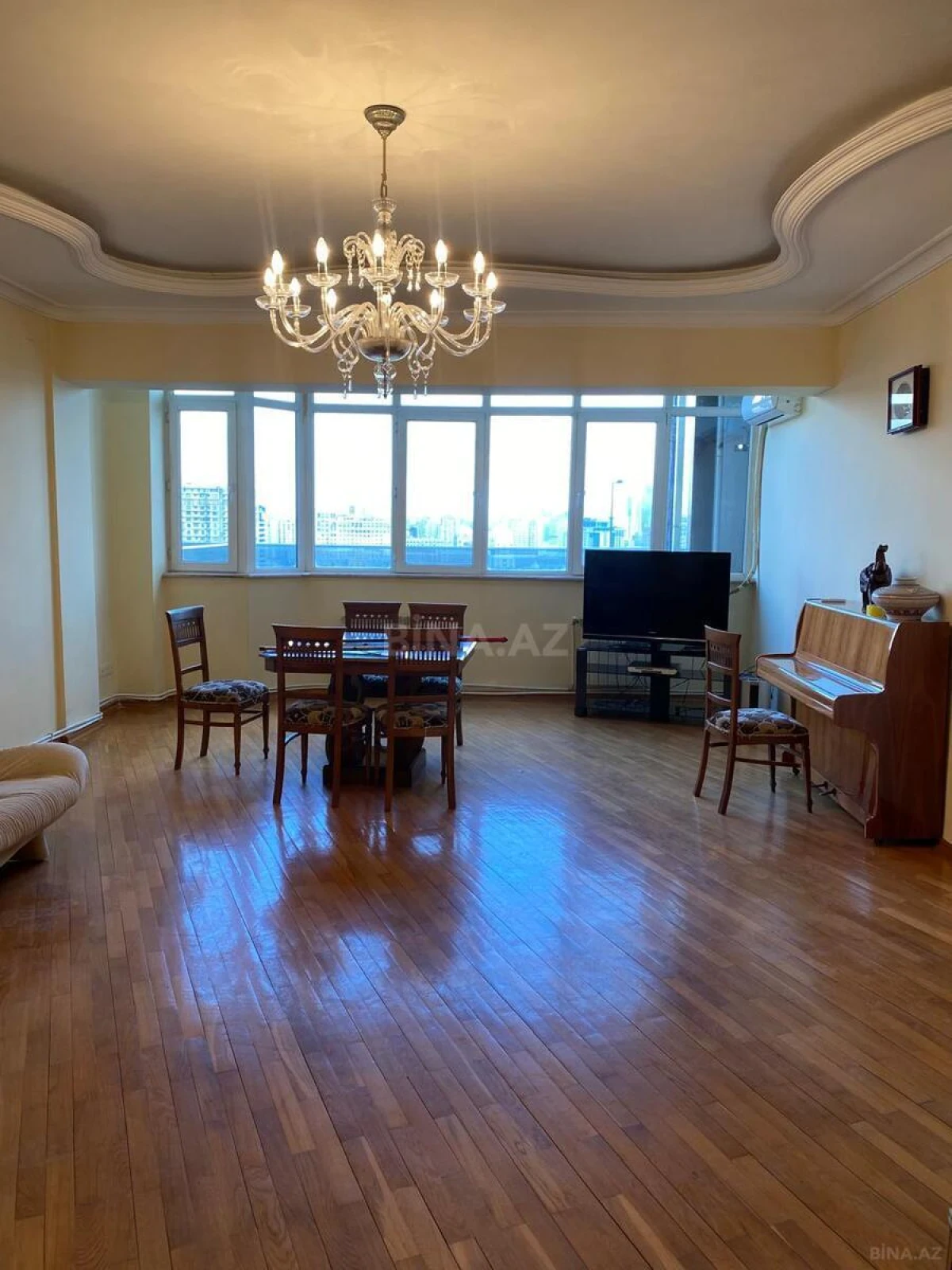 Satılır 4 otaqlı mənzil 160 m²
