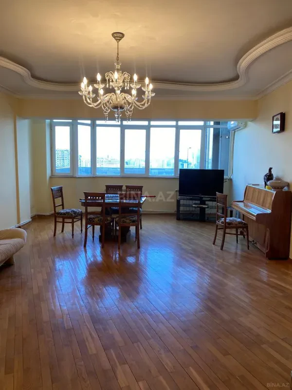 Satılır 4 otaqlı mənzil 160 m²