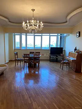 Satılır 4 otaqlı mənzil 160 m²