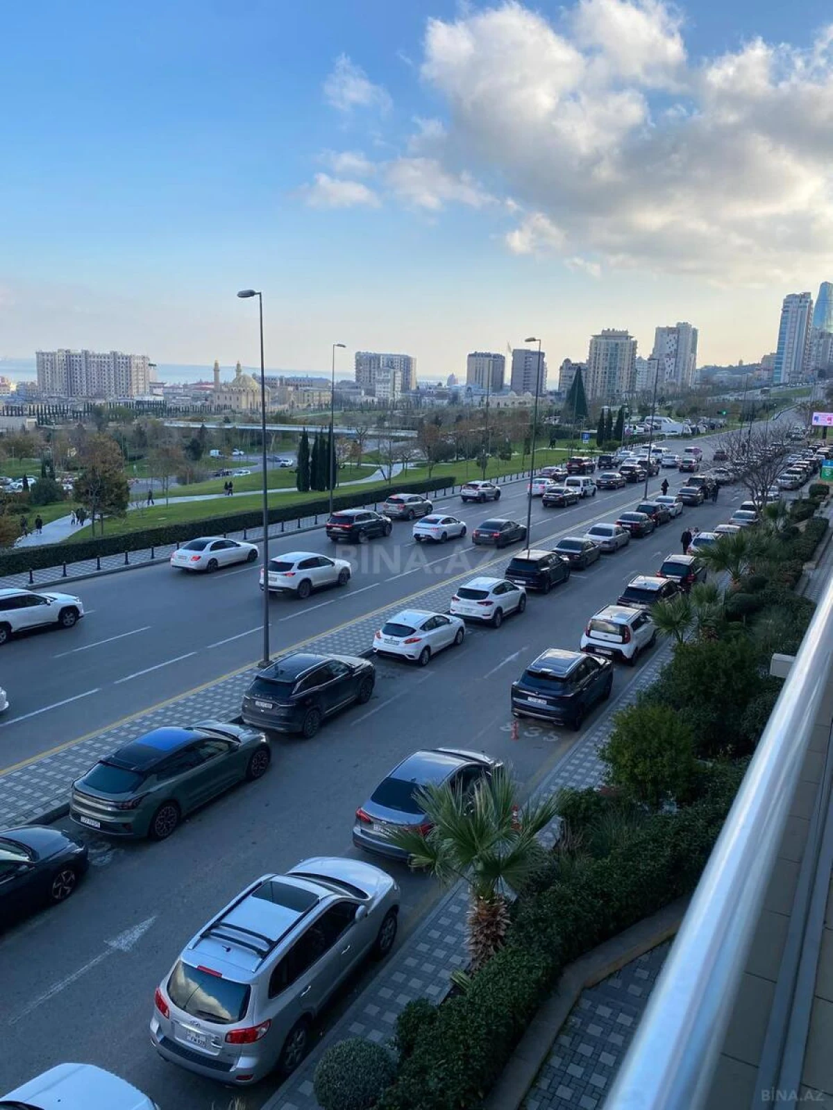 Satılır 4 otaqlı mənzil 160 m²