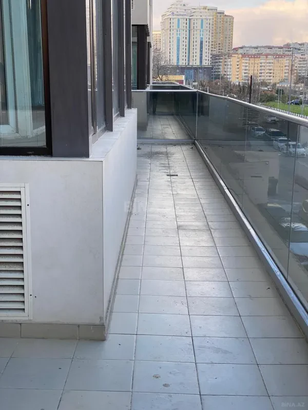 Satılır 4 otaqlı mənzil 160 m²
