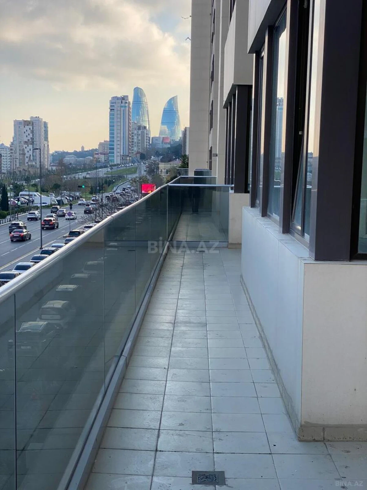 Satılır 4 otaqlı mənzil 160 m²